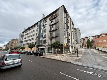 Business premises for sale in Calle Gozón 2
