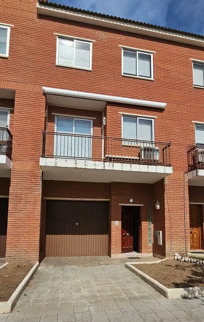 Vista exterior de Casa adosada en venta en Valls con Aire acondicionado, Calefacción y Jardín privado