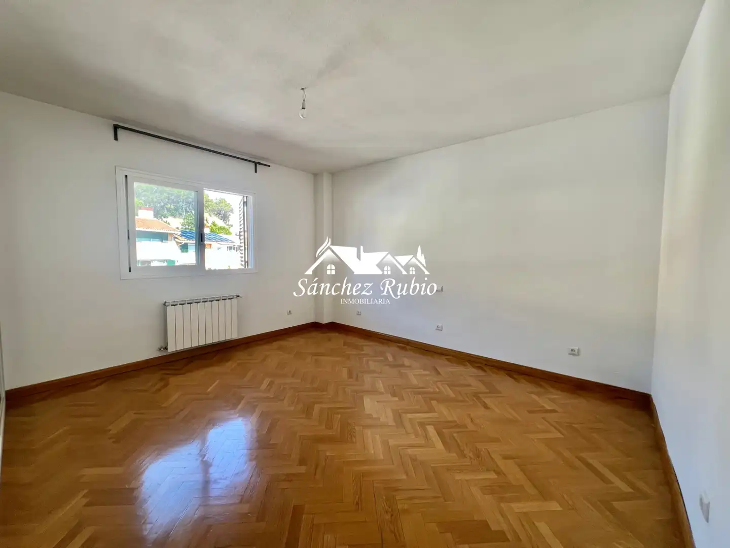 Dormitori de Casa adosada en venda en Galapagar amb Calefacció, Jardí privat i Parquet
