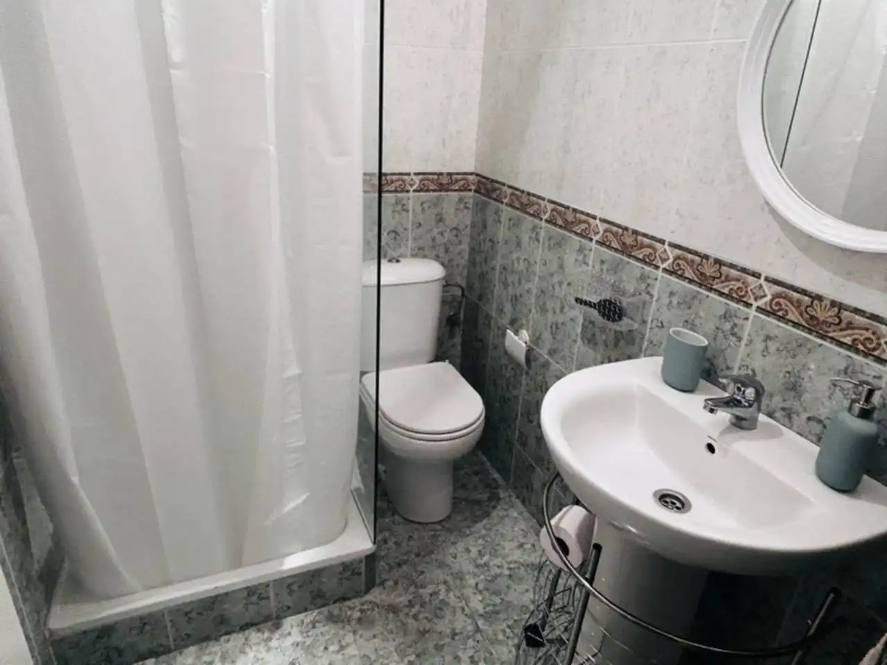 Baño de Apartamento de alquiler en Almuñécar con Aire acondicionado, Terraza y Amueblado
