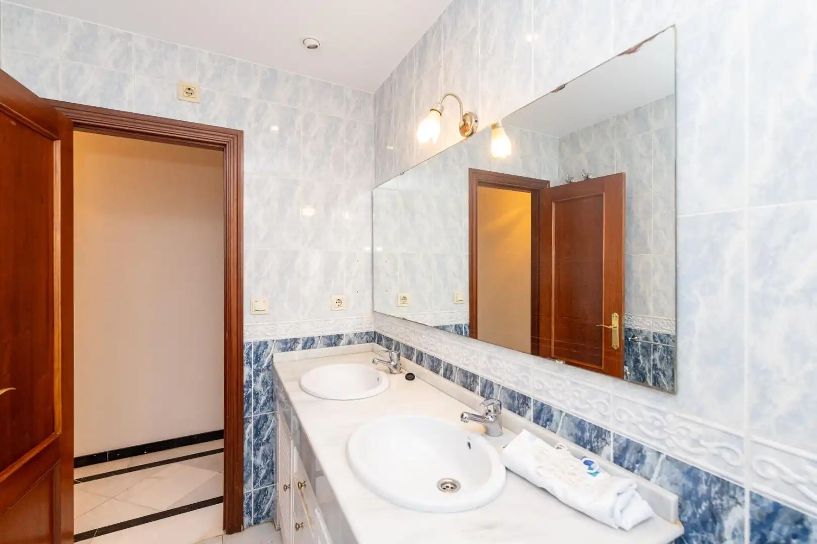 Baño de Piso de alquiler en Granada con Aire acondicionado, Calefacción y Terraza