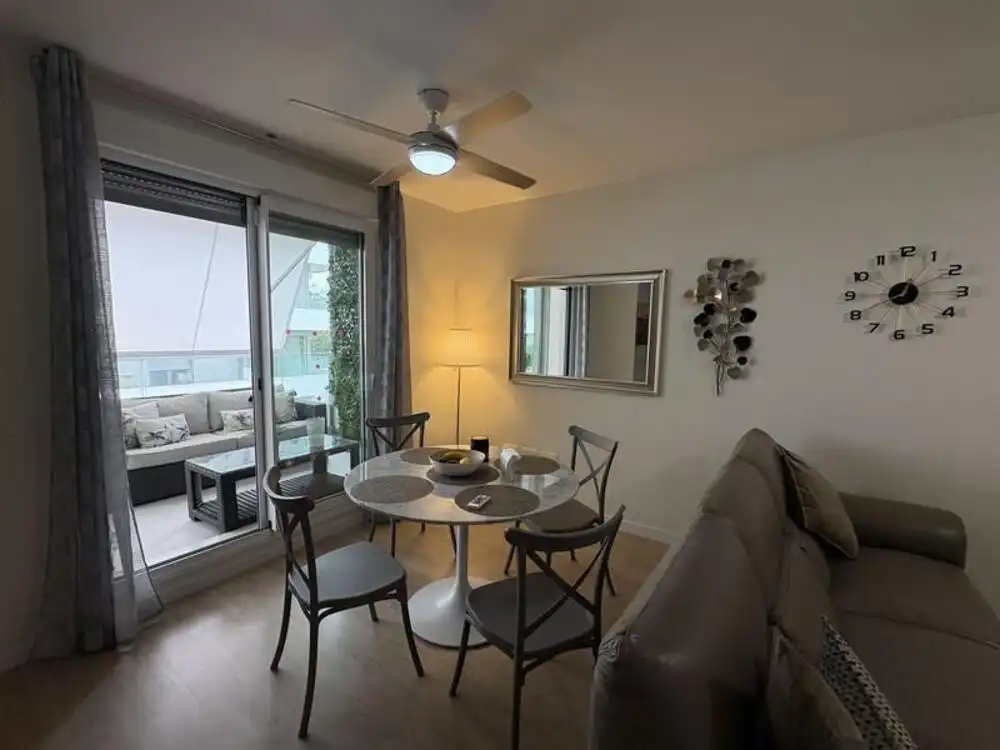 Menjador de Apartament de lloguer en Marbella amb Aire condicionat, Terrassa i Traster