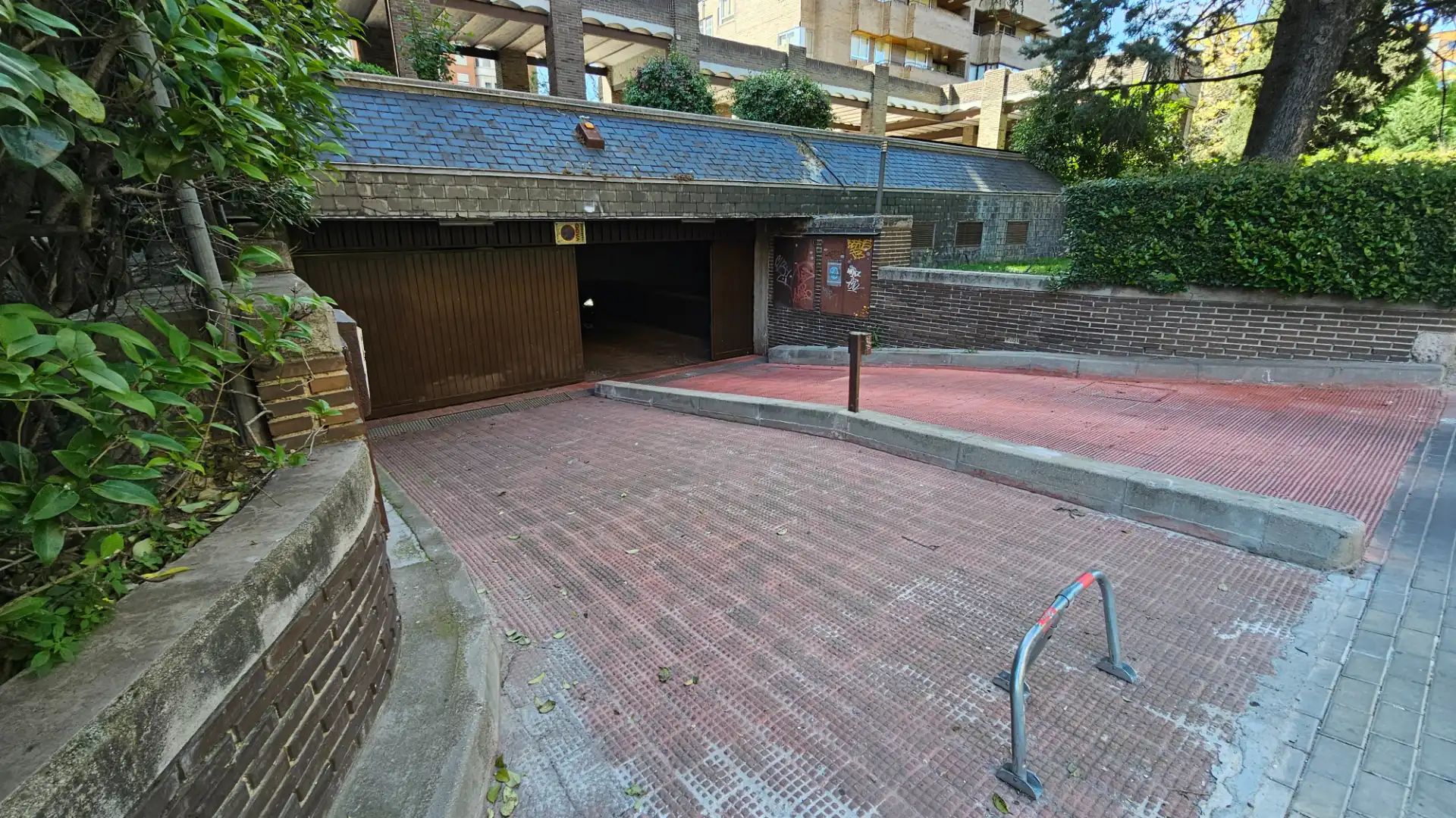 Parking de Piso en venta en Madrid con Aire acondicionado, Calefacción y Jardín privado