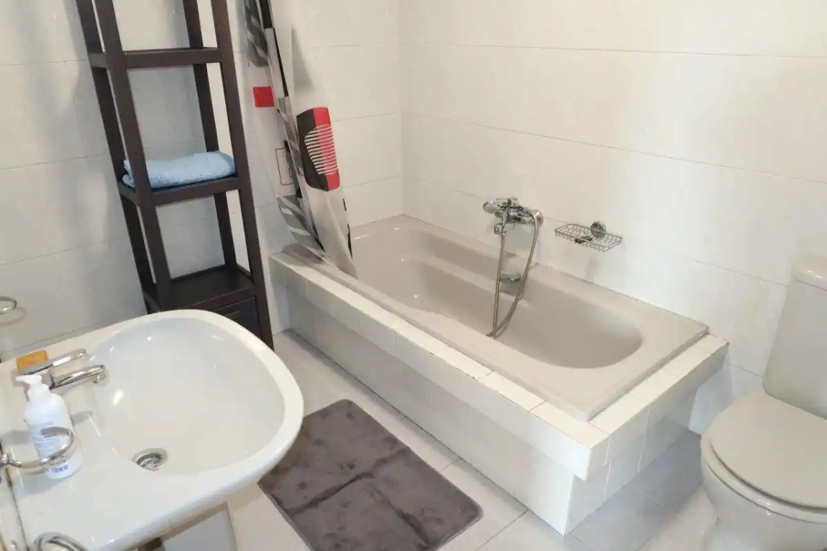 Wohnung zur Miete in Pasaje al Burgo, Eirís