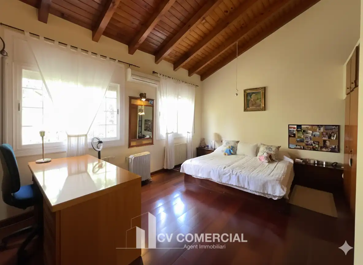 Sala d'estar de Casa o xalet en venda en Sant Cugat del Vallès amb Aire condicionat, Calefacció i Jardí privat