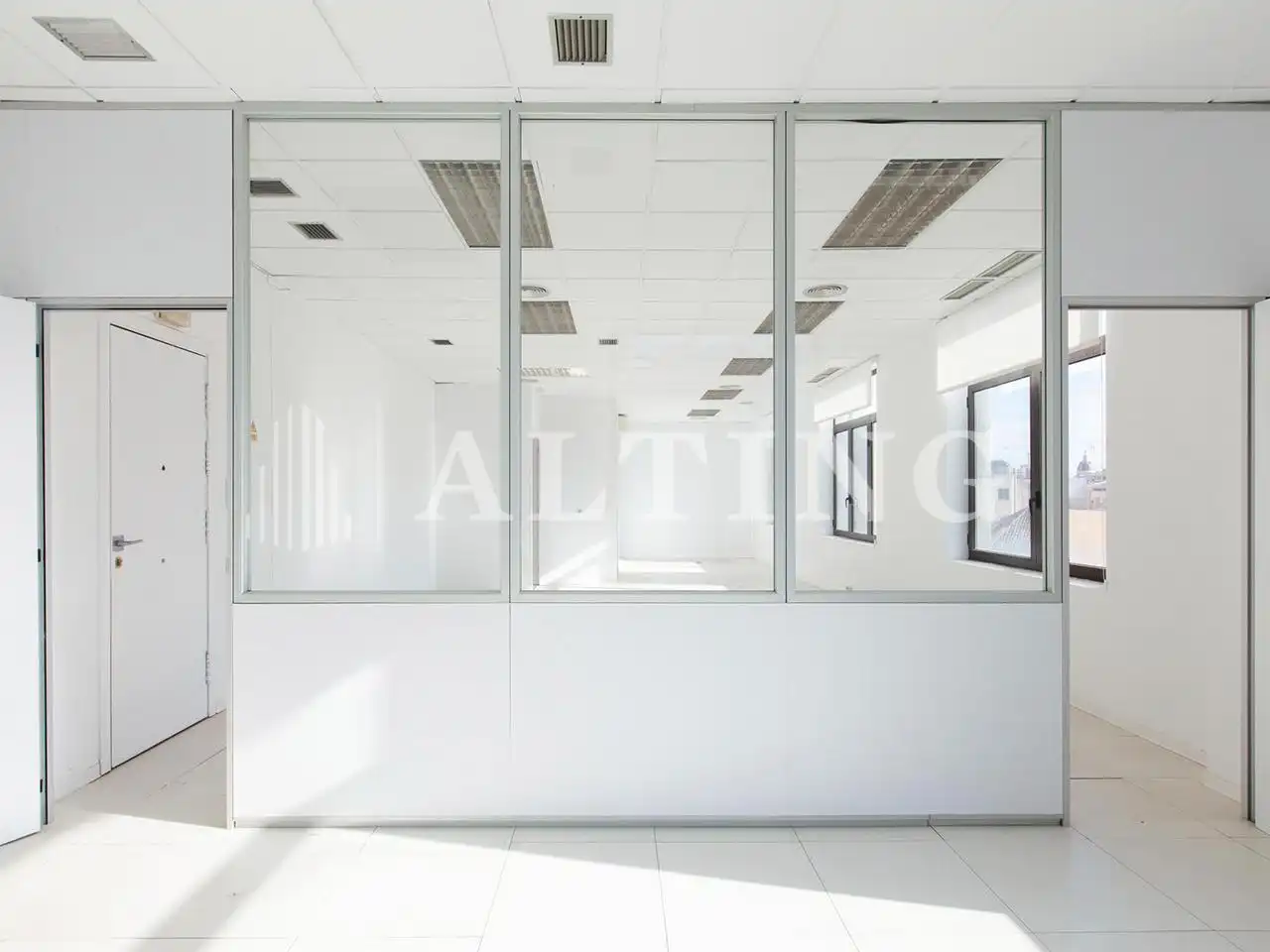 Office space with lift to rent in Catalunya, imagen 19