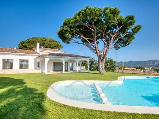Villa mit Pool zum Verkauf in Camí Bateries