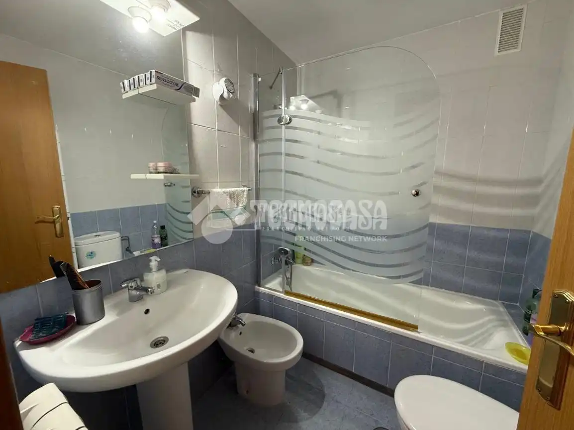 Bathroom of Flat for sale in Coslada  with Air Conditioner, Heating and Storage room