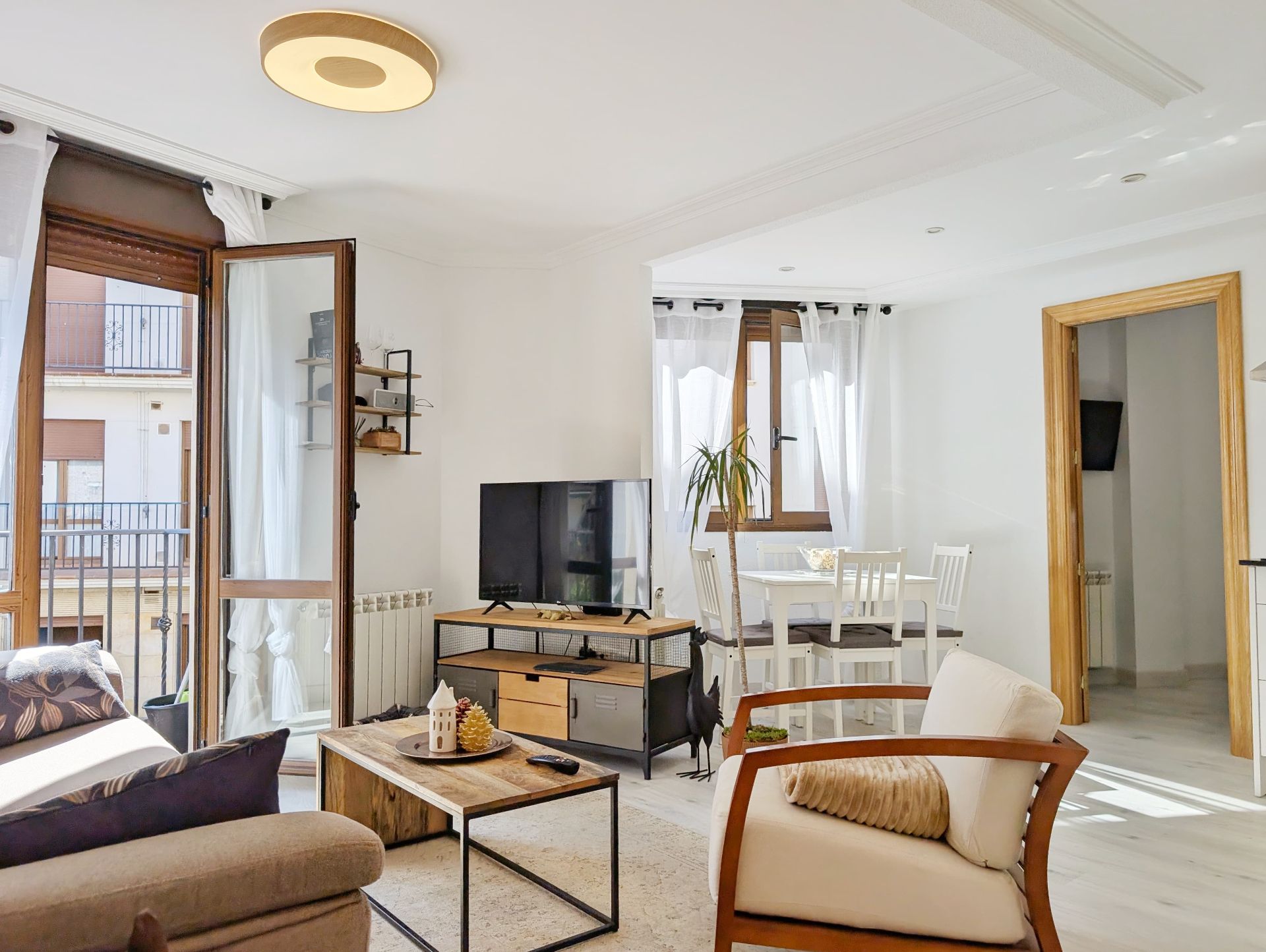 Sala d'estar de Apartament en venda en Ezcaray amb Calefacció, Terrassa i Moblat