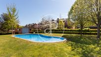 Swimming pool of Single-family semi-detached for sale in Sant Cugat del Vallès  with Air Conditioner, Terrace and Swimming Pool