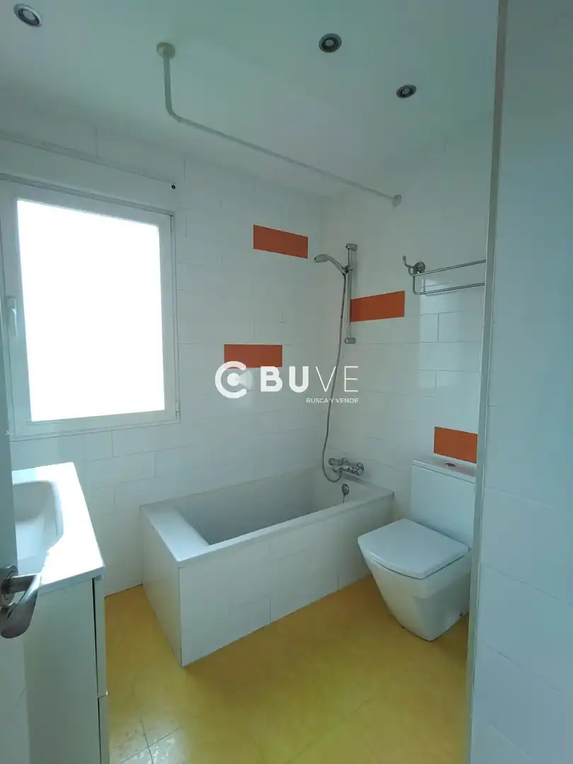 Bathroom of Houses for sale in Madrid  with Air Conditioner and Heating