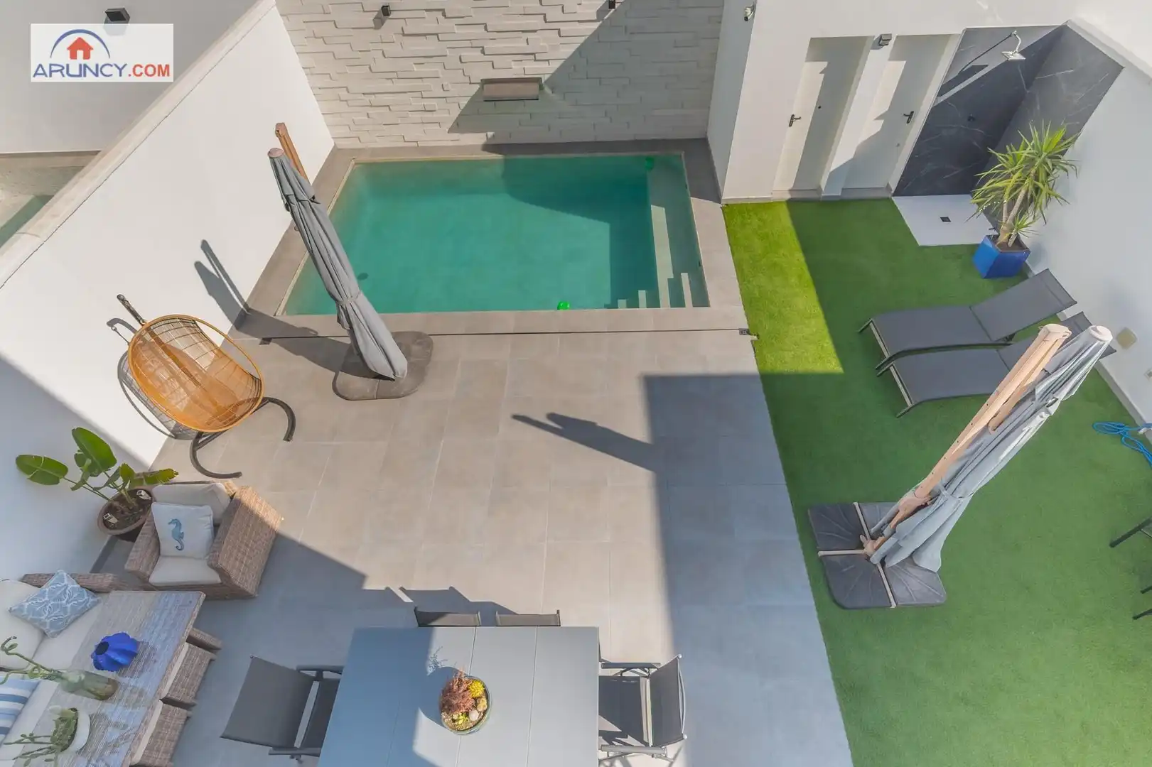 Piscina de Casa adosada en venta en Dos Hermanas con Aire acondicionado, Jardín privado y Terraza