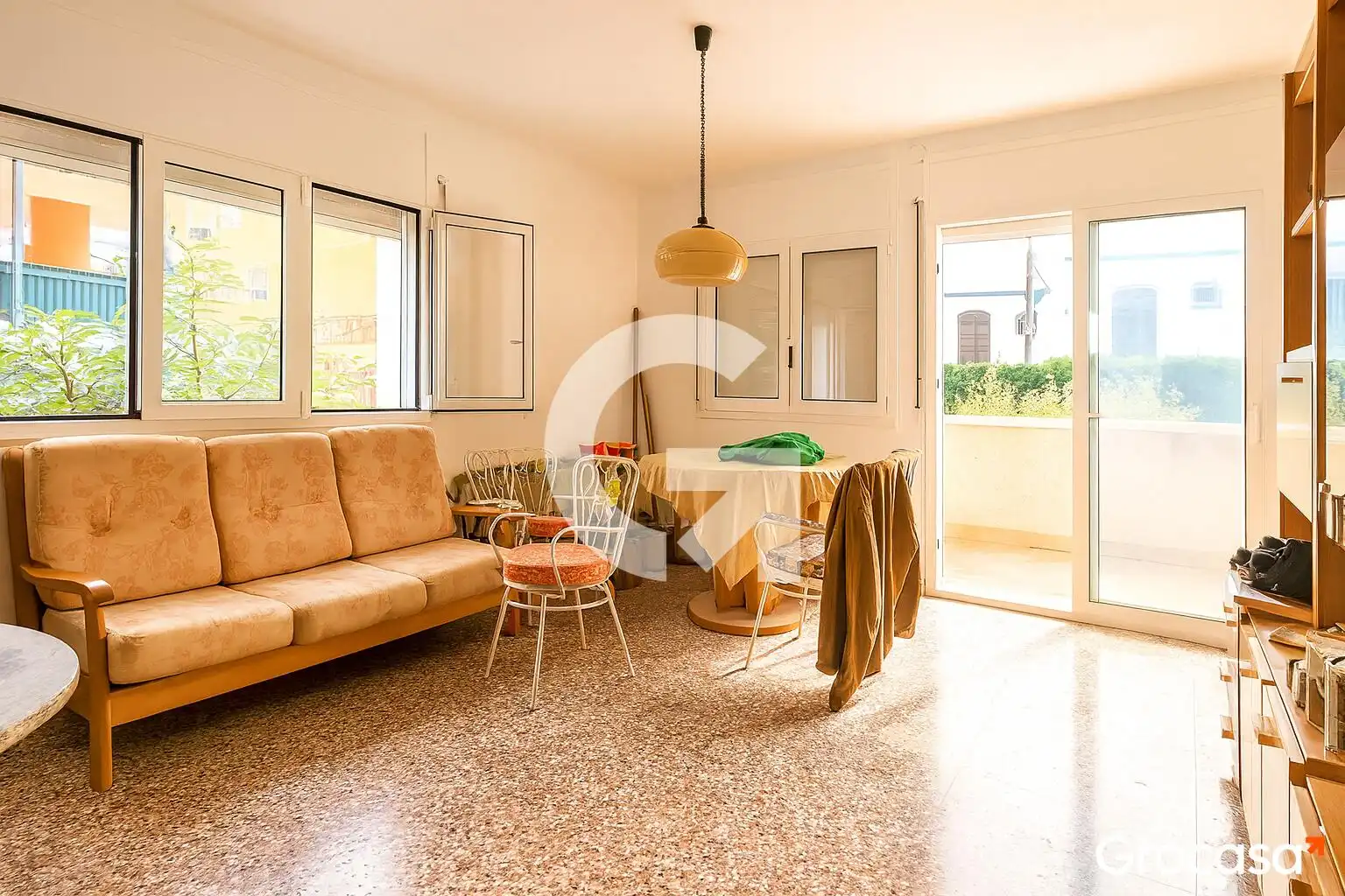 Wohnzimmer von Erdgeschoss zum Verkauf in Cunit mit Privatgarten und Terrasse