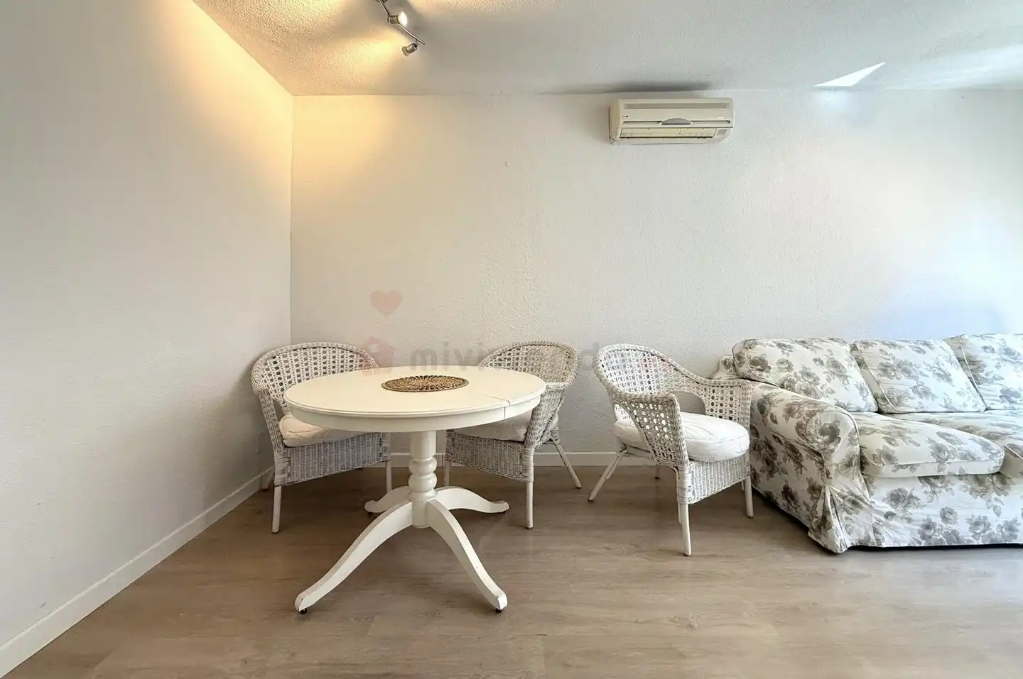 Sala d'estar de Apartament de lloguer en Madrid amb Aire condicionat, Calefacció i Moblat