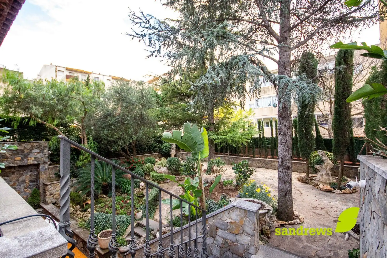 Garten von Einfamilien-Reihenhaus zum Verkauf in Figueres mit Klimaanlage, Heizung und Privatgarten