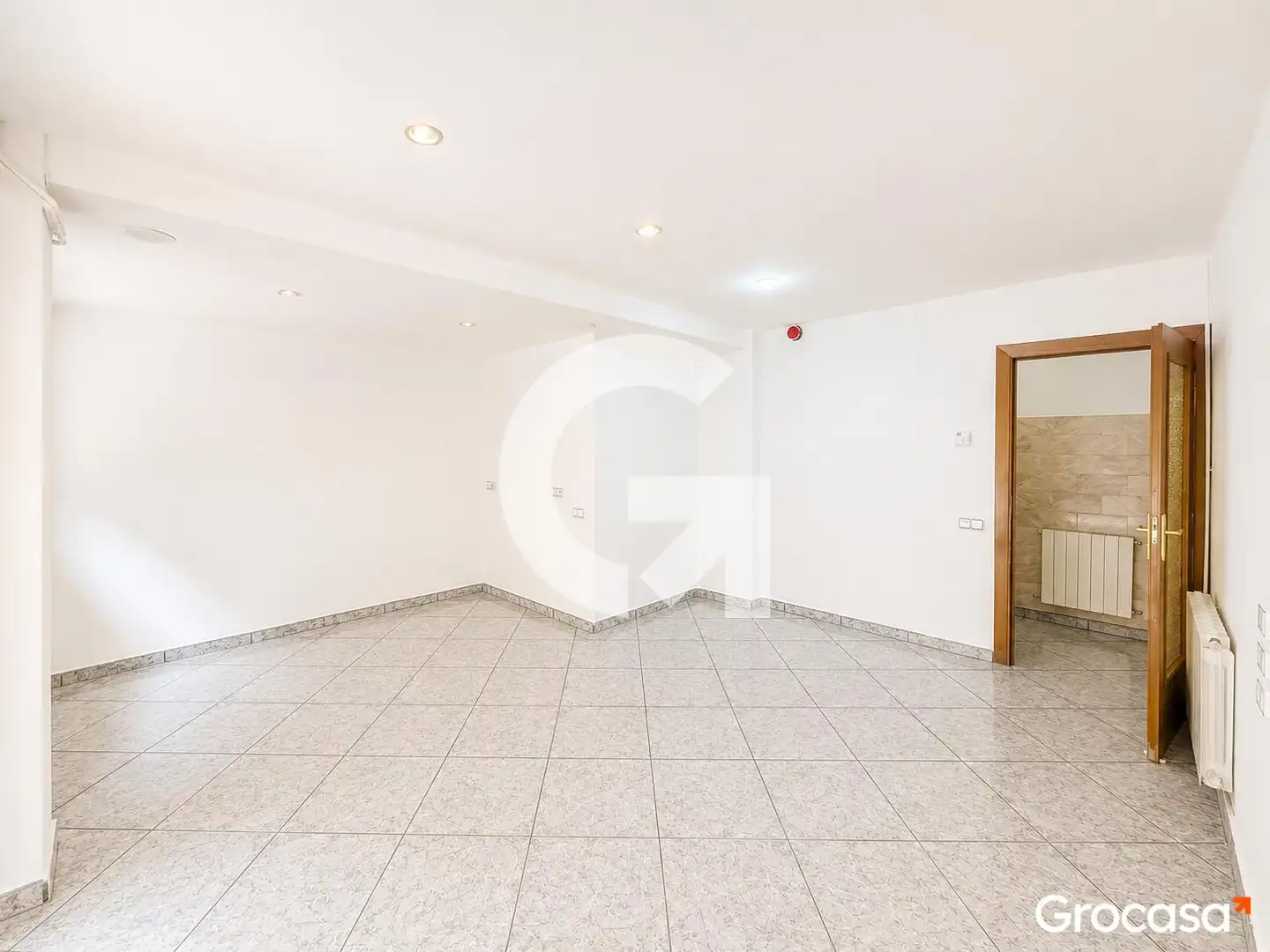 Piso en venta en Barcelona con Calefacción, Terraza y Trastero