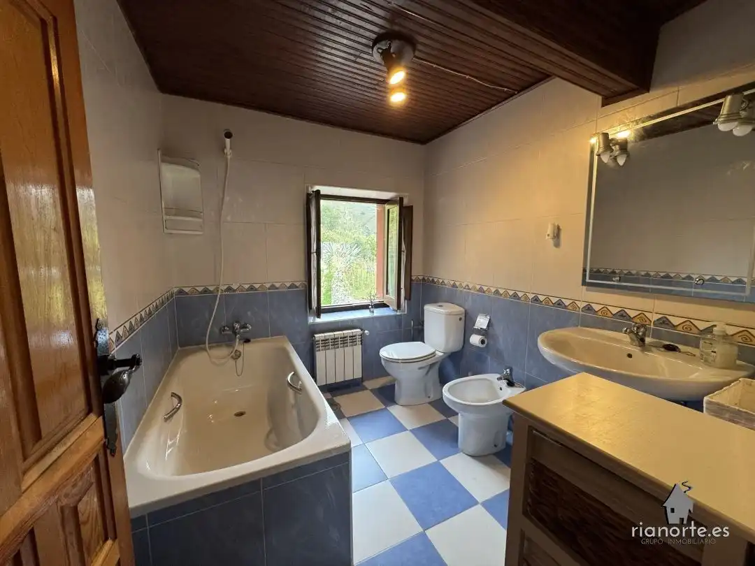 Bathroom of Houses for sale in Peñamellera Alta  with Heating