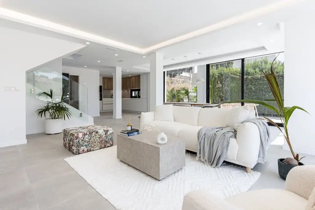 Sala de estar de Casa o chalet en venta en Marbella con Aire acondicionado, Jardín privado y Terraza