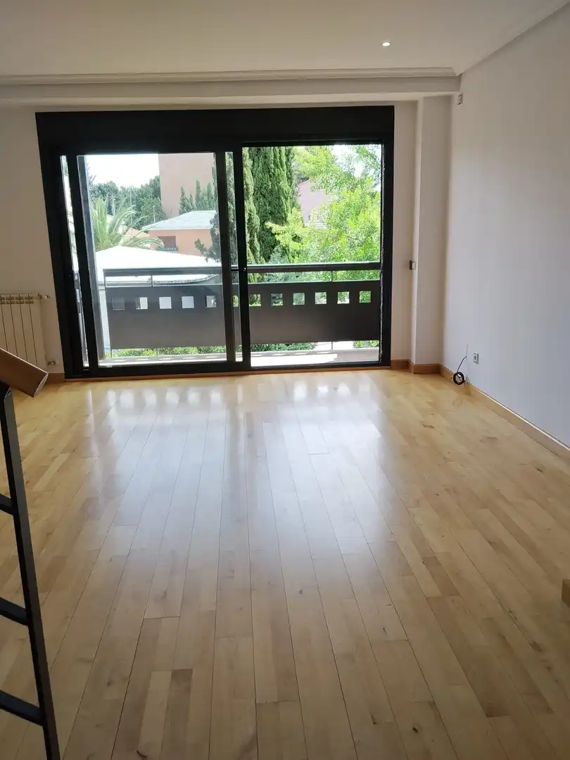 Sala d'estar de Dúplex de lloguer en Pozuelo de Alarcón amb Aire condicionat, Calefacció i Terrassa