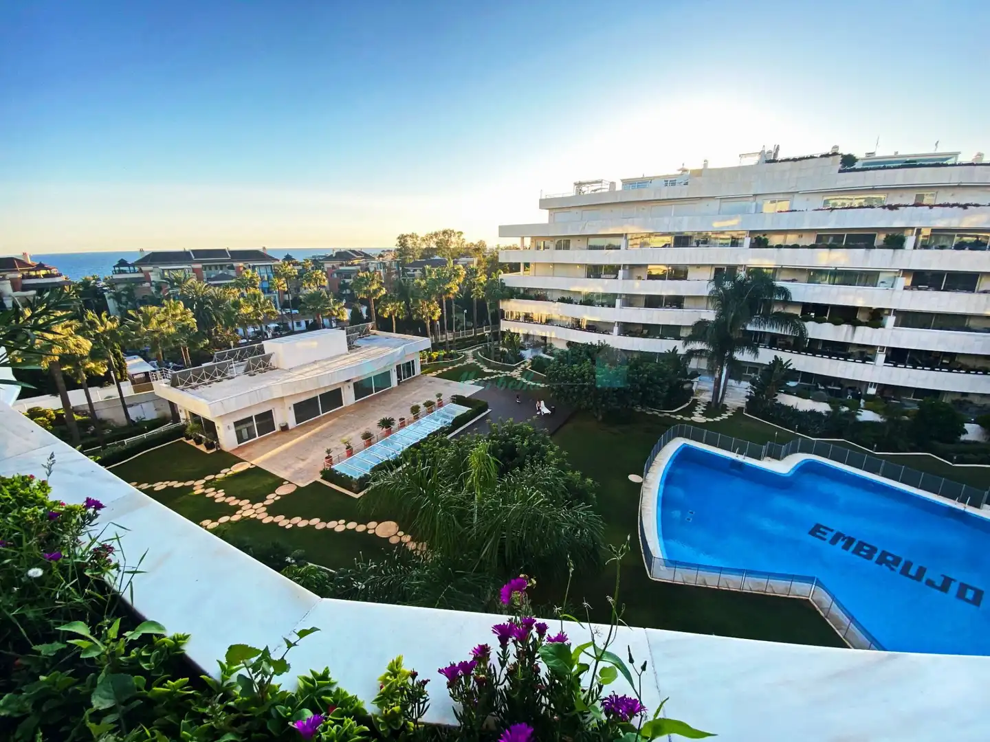 Appartement compact avec piscine à louer à Nueva Andalucía