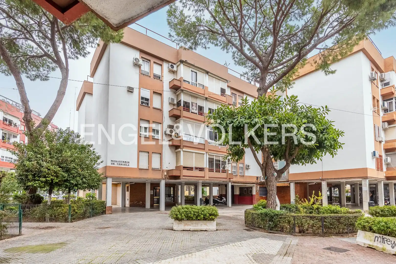 Exterior view of Flat for sale in Sevilla  with Heating, Swimming Pool and Balcony