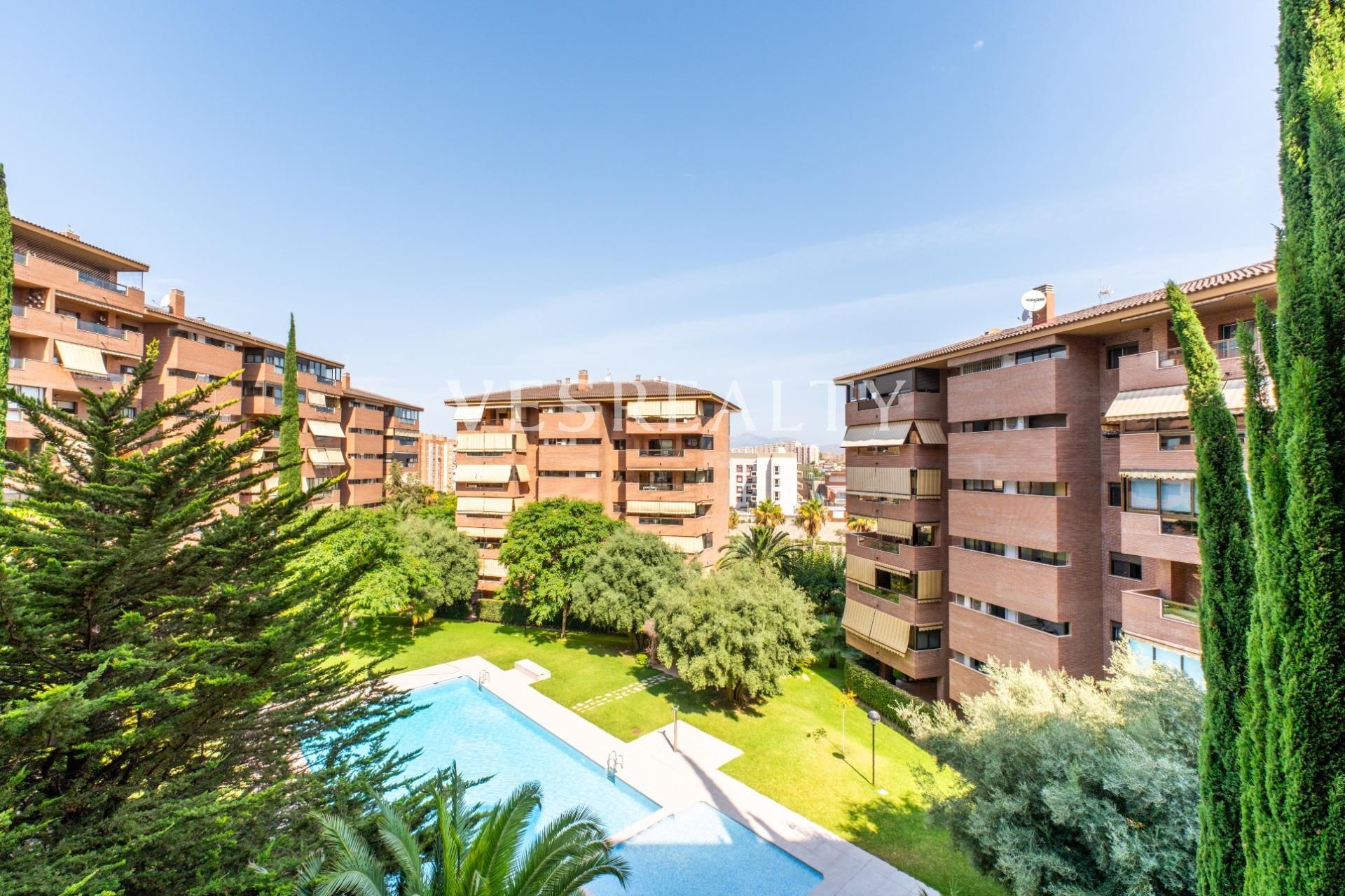 Vista exterior de Pis de lloguer en Alicante / Alacant amb Jardí privat, Terrassa i Balcó