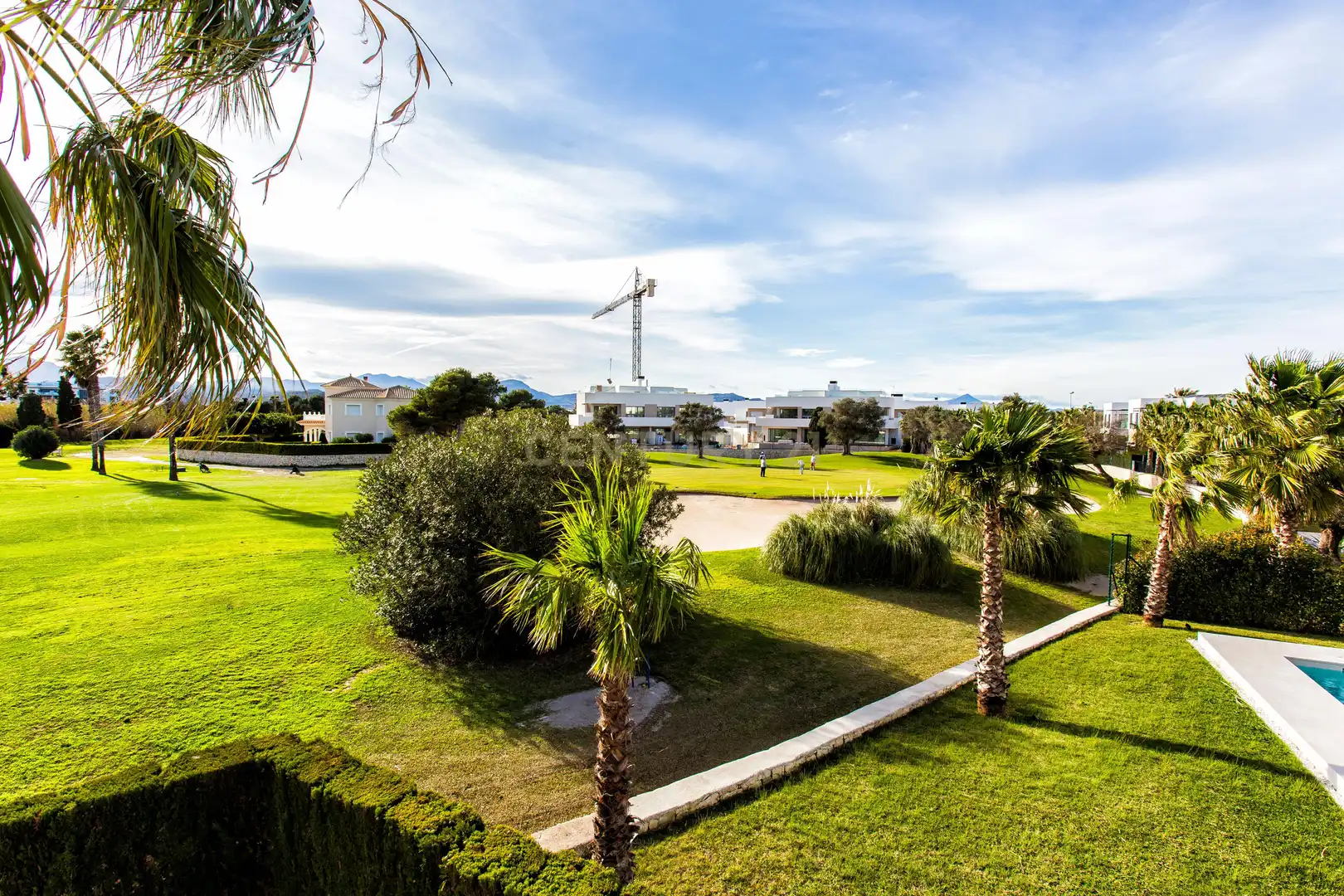 Garten von Einfamilien-Reihenhaus zum Verkauf in Oliva mit Klimaanlage, Privatgarten und Ofen