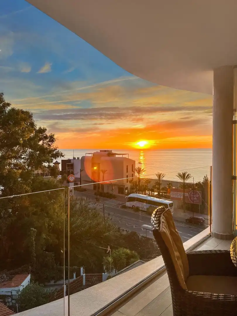 Apartament amb terrassa en venda a Avenida Avenida de Carvajal, 69