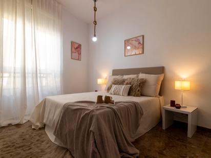 Bedroom of Flat for sale in  Sevilla Capital  with Balcony