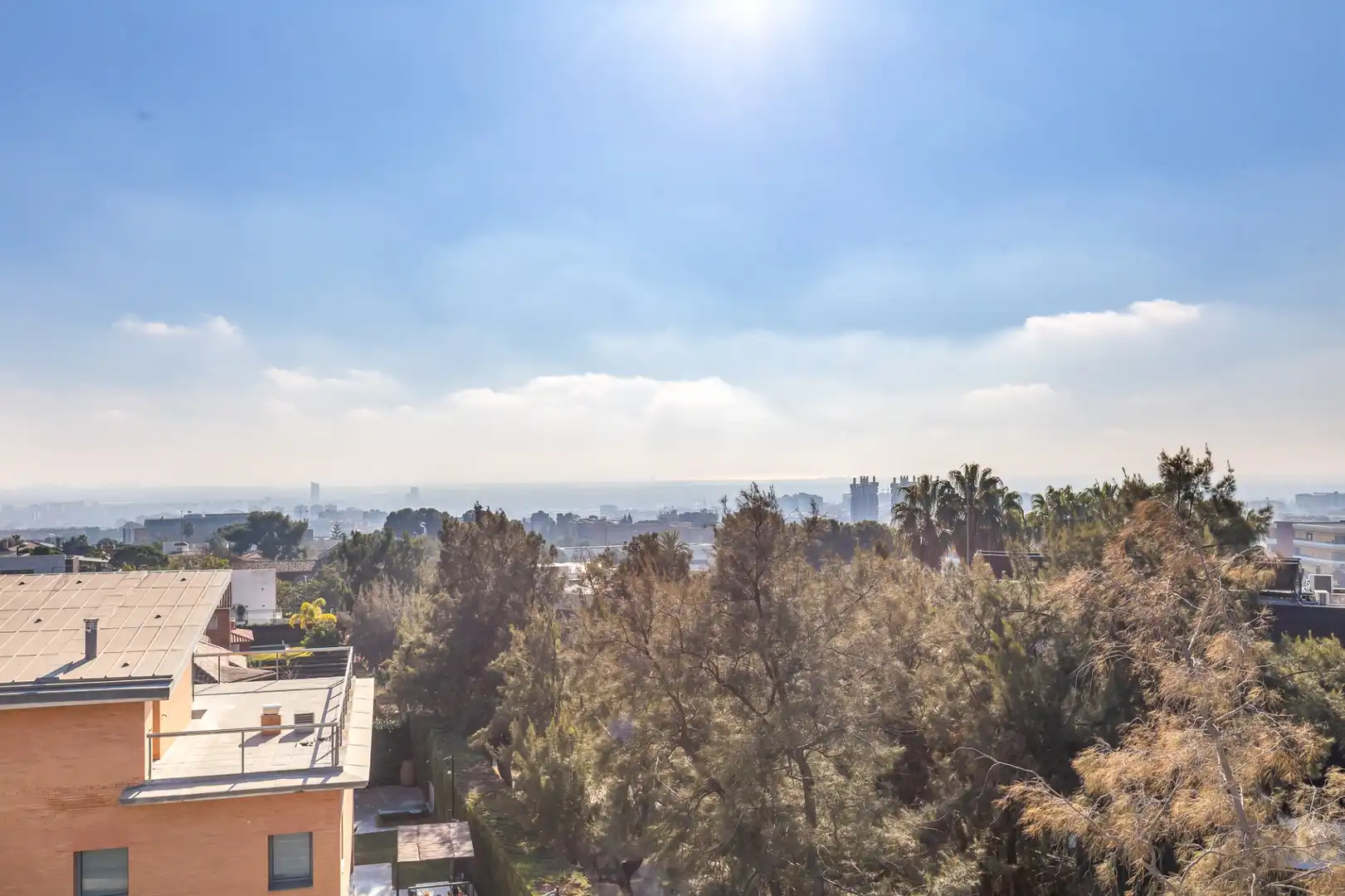 Vista exterior de Casa o xalet en venda en Esplugues de Llobregat amb Aire condicionat, Calefacció i Terrassa