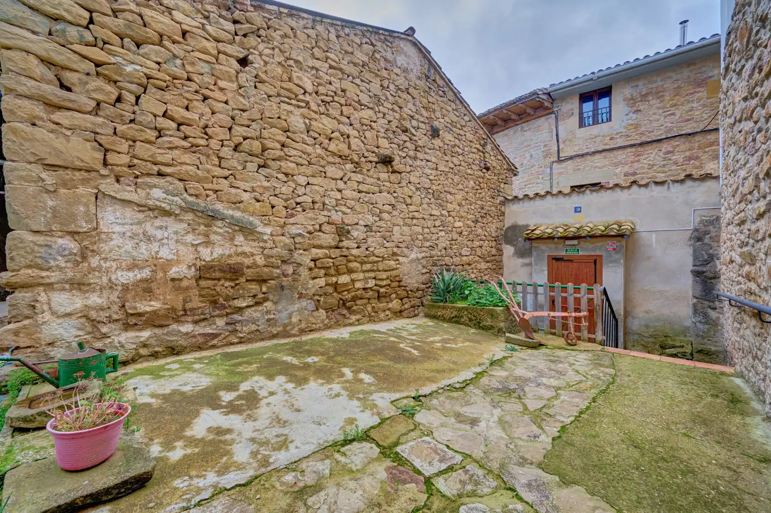 Exterior view of Detached homes for sale in Mañeru  with Air Conditioner, Heating and Private garden