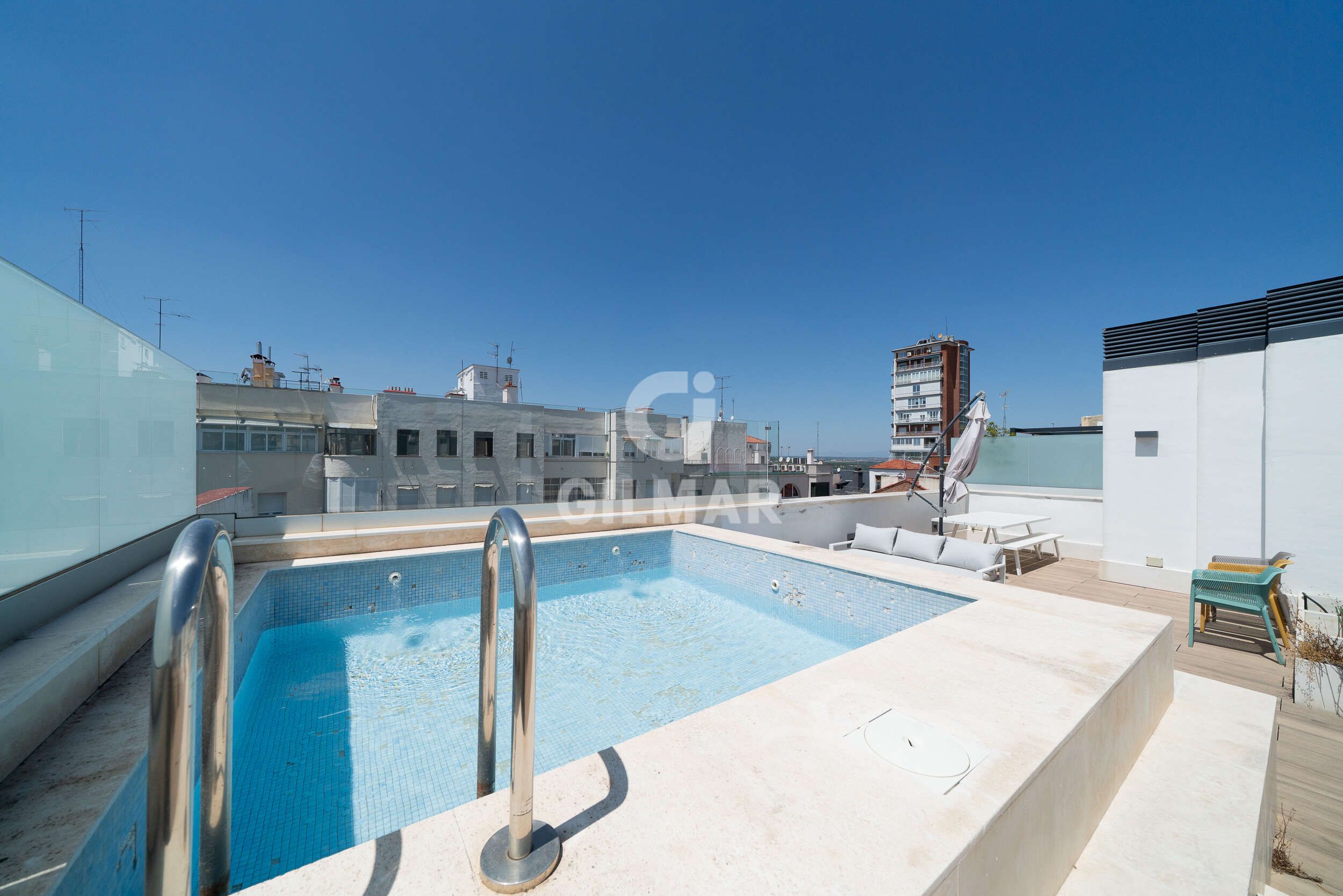 Piscina de Dúplex en venda en  Madrid Capital amb Calefacció, Piscina i Balcó