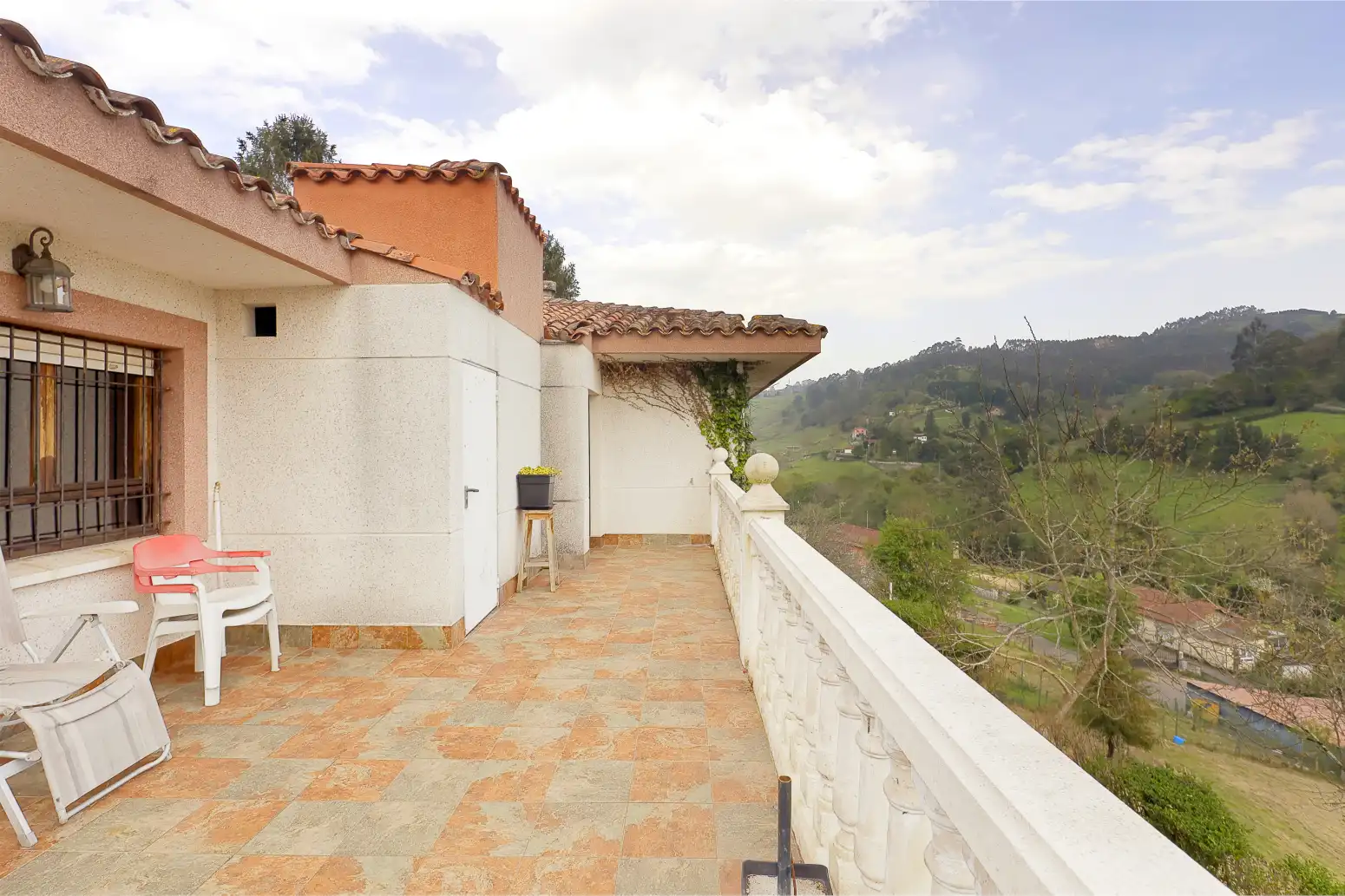Terrassa de Casa o xalet en venda en Gijón  amb Calefacció, Parquet i Terrassa