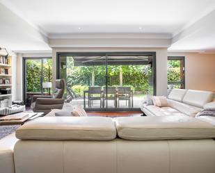Living room of Planta baja for sale in Sant Cugat del Vallès  with Air Conditioner, Heating and Private garden