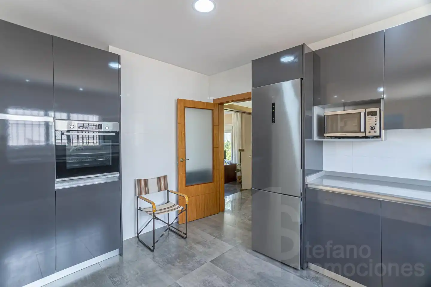 Küche von Haus oder Chalet zum Verkauf in Málaga mit Klimaanlage, Privatgarten und Terrasse