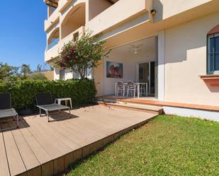 Terrassa de Apartament de lloguer en Estepona amb Calefacció, Jardí privat i Piscina comunitària
