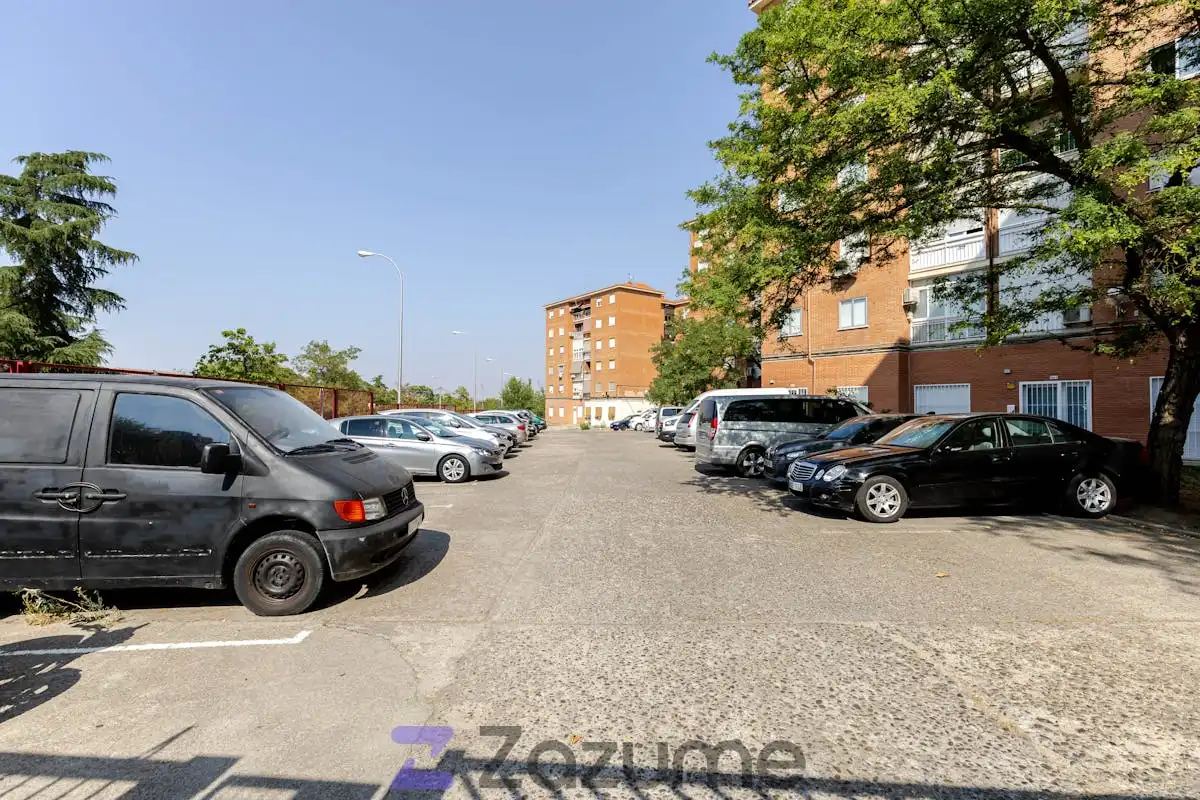 Parking of Flat for rent in Madrid  with Air Conditioner, Heating and Furnished