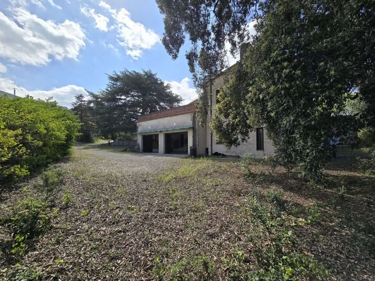 Vista exterior de Finca rústica en venda en La Roca del Vallès amb Terrassa i Balcó