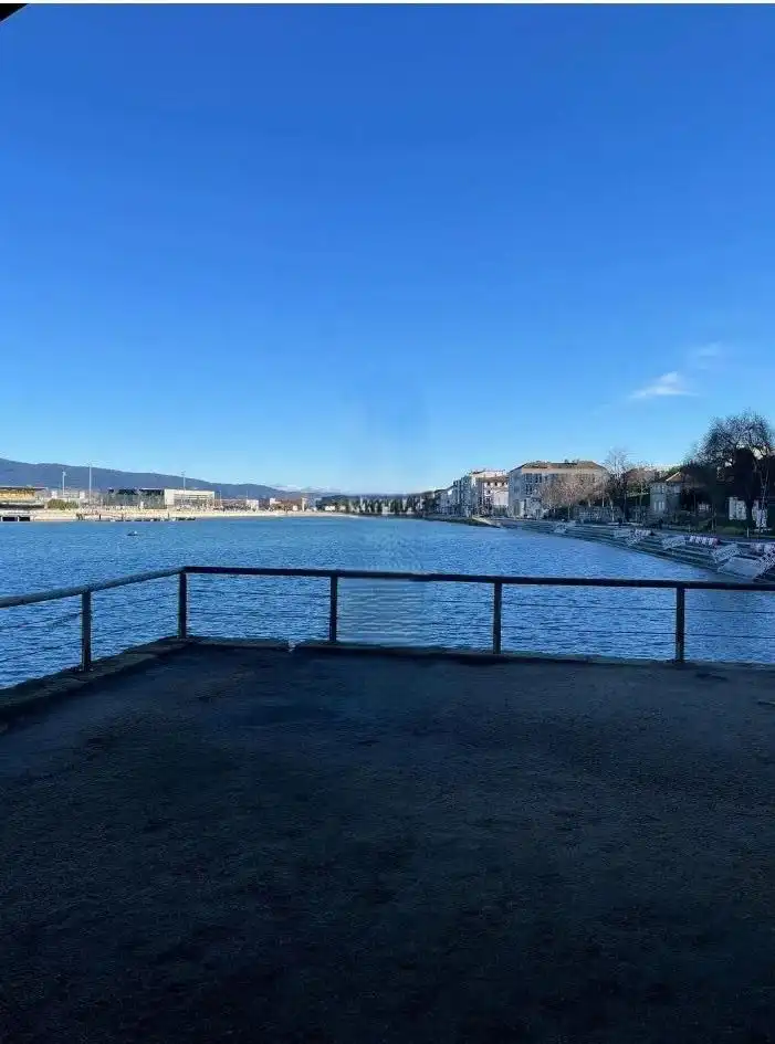 Vista exterior de Piso en venta en Vigo  con Calefacción, Jardín privado y Trastero