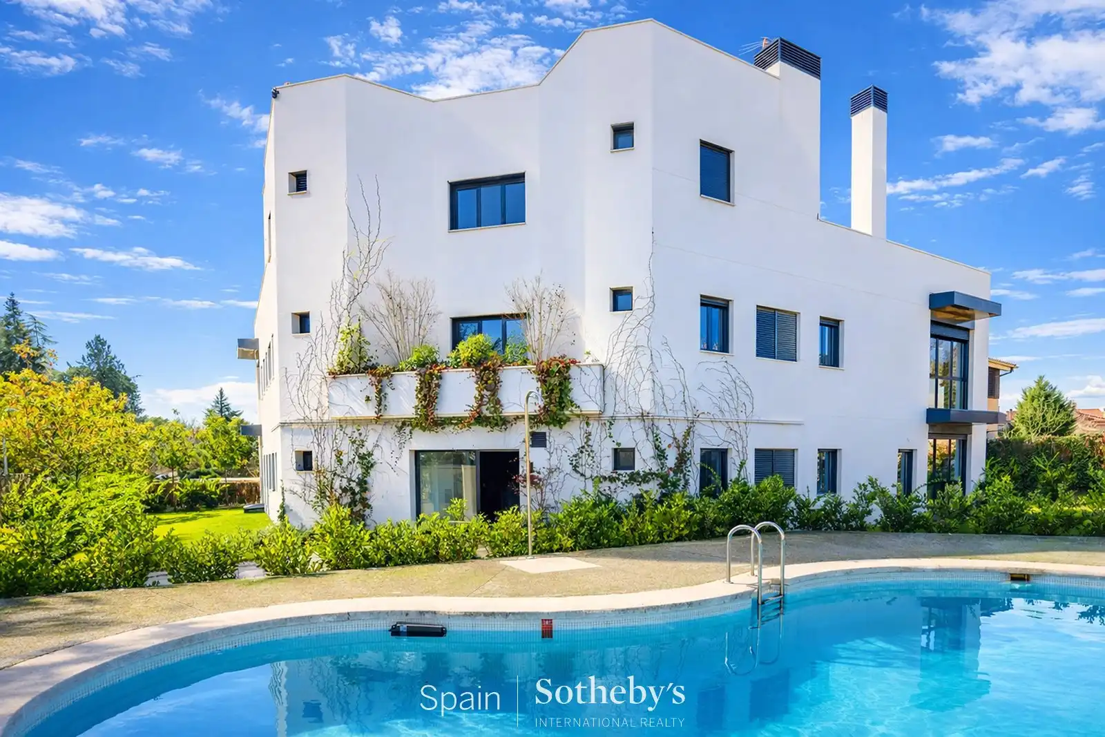 Exterior view of Houses for sale in  Madrid Capital  with Air Conditioner, Heating and Private garden