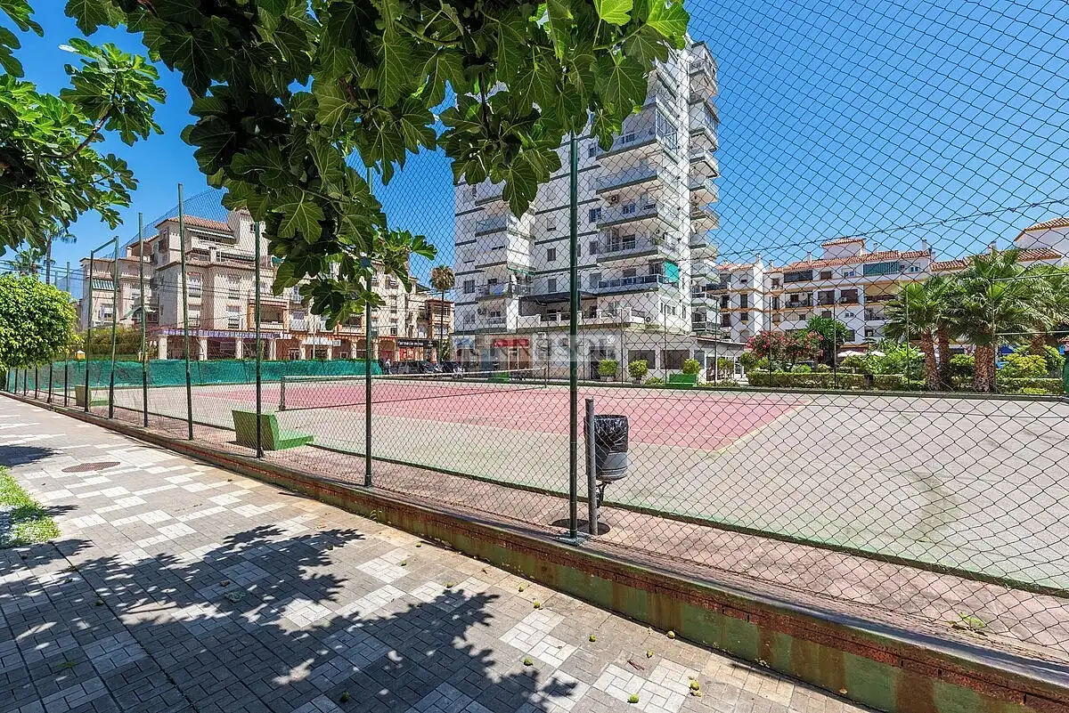 Vista exterior de Apartament en venda en Vélez-Málaga amb Aire condicionat, Calefacció i Jardí privat