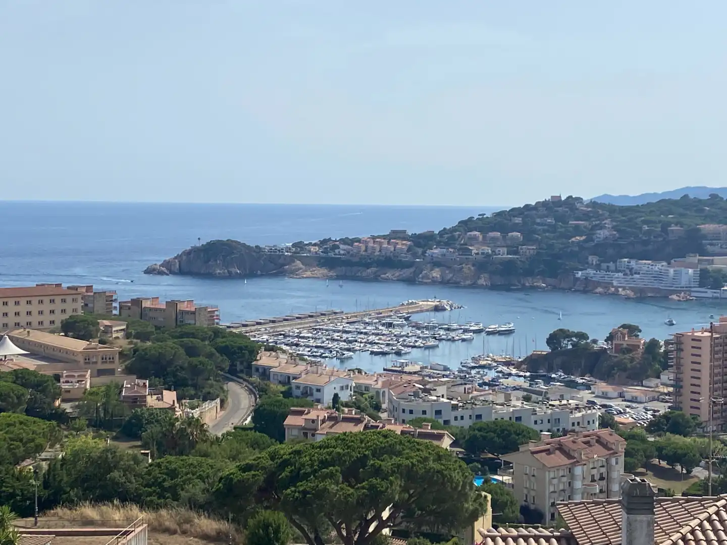Parkplatz von Wohnungen zum Verkauf in Sant Feliu de Guíxols mit Klimaanlage, Privatgarten und Terrasse