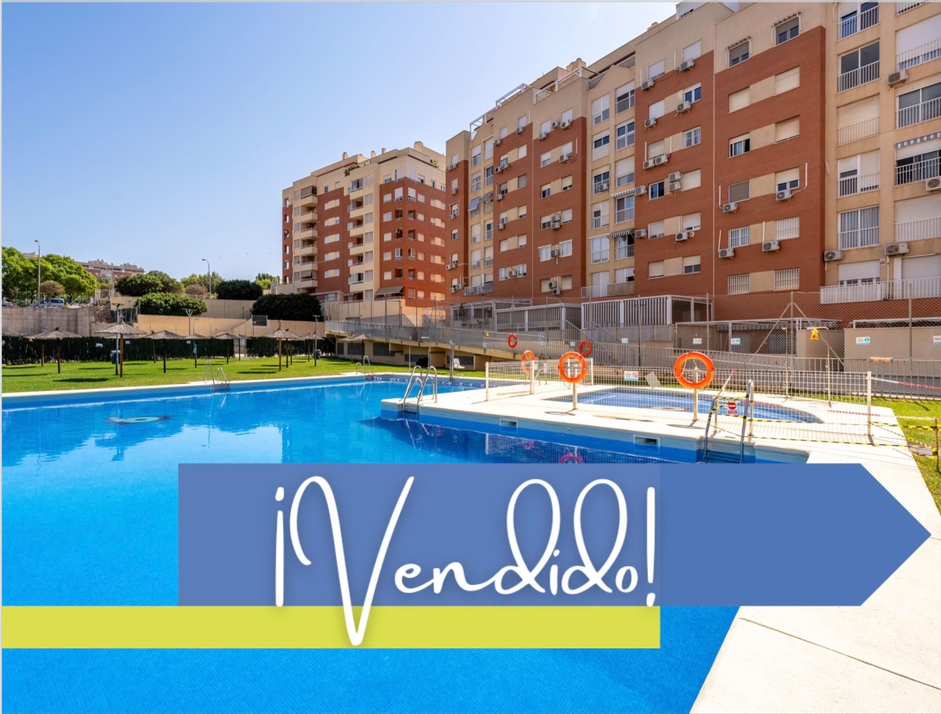 Vista exterior de Pis en venda en  Almería Capital amb Aire condicionat, Calefacció i Jardí privat