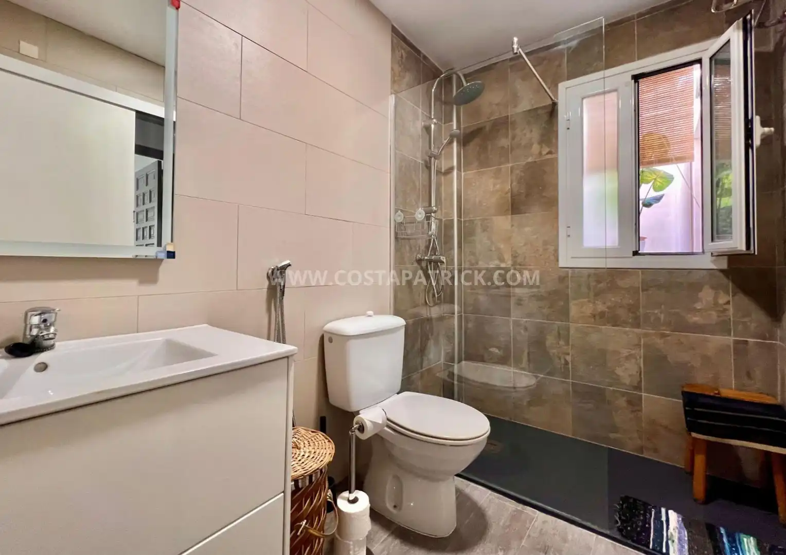Baño de Casa adosada de alquiler en Los Alcázares con Aire acondicionado, Calefacción y Jardín privado