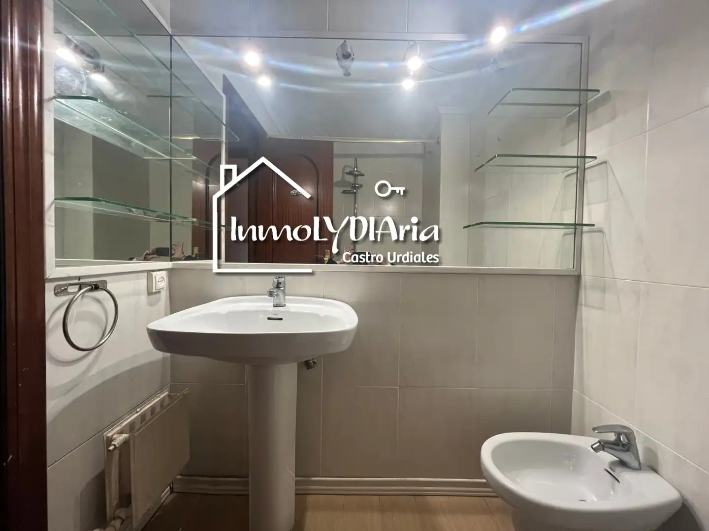 Bathroom of Flat for sale in Castro-Urdiales  with Heating, Parquet flooring and Terrace