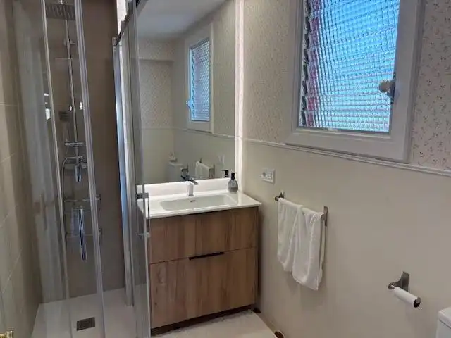 Baño de Apartamento de alquiler en Benicasim / Benicàssim con Calefacción, Jardín privado y Terraza