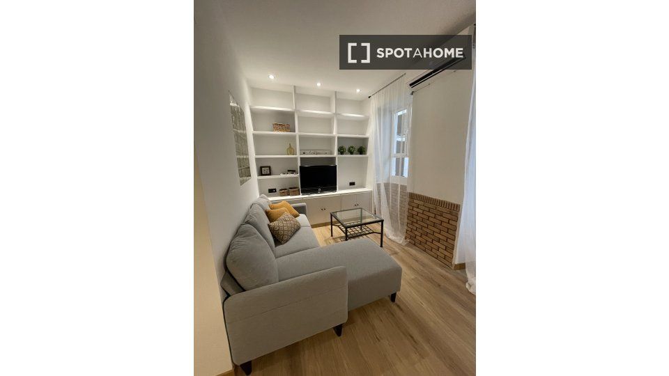 Exterior view of Flat to rent in  Madrid Capital  with Air Conditioner, Heating and Furnished