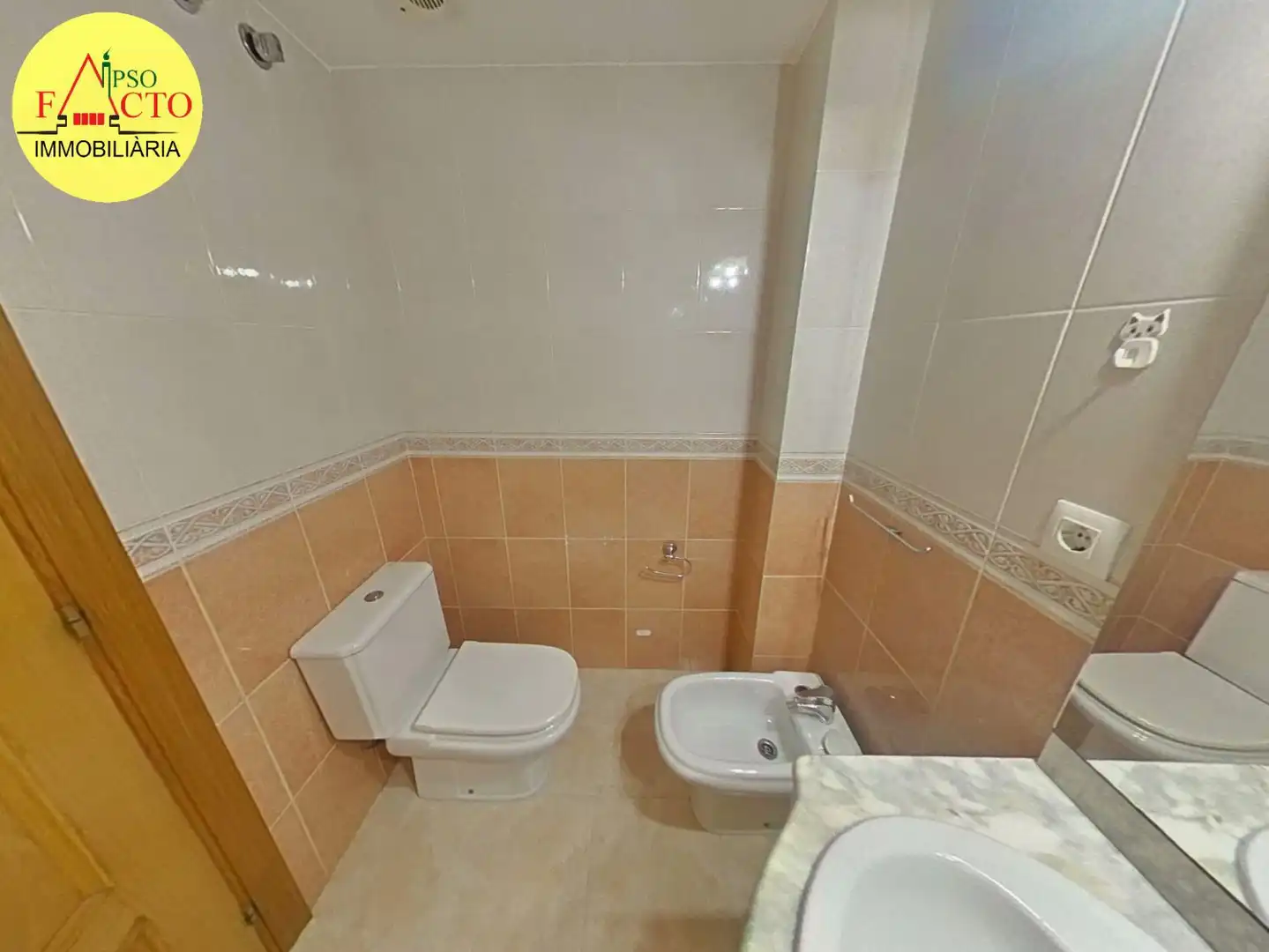 Baño de Piso en venta en Girona con Calefacción