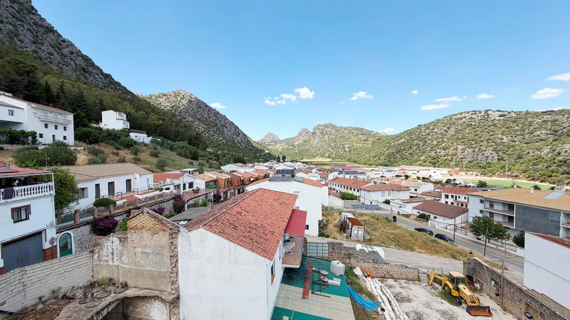 Vista exterior de Casa adosada en venda en Benaoján amb Terrassa
