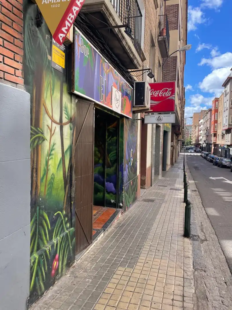 Vista exterior de Local en venda en Zaragoza amb Aire condicionat i Moblat